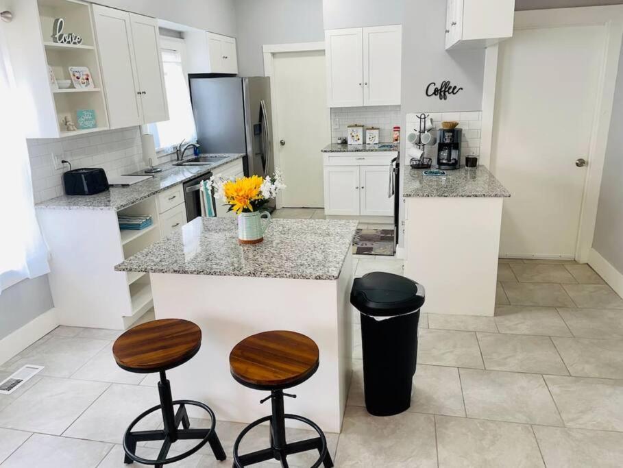 Cherry Street Luxury- Shopping-Dining-By Downtown And Hospitals Tulsa Exteriör bild